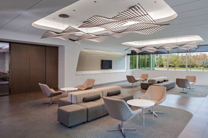 HTB1saJYJXXXXXcmXFXXq6xXFXXXL Modern office lounge area with stylish lighting and furniture.